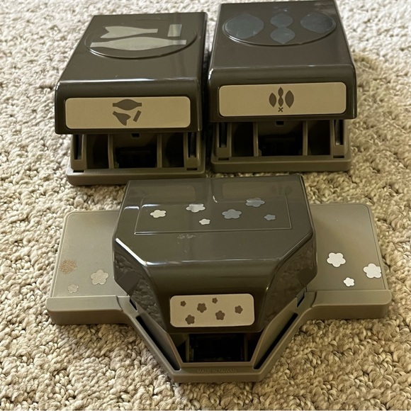 Stampin' Up! Paper Punch: Bow Builder Confetti Flowers Festive Flower Builder 3x - Picture 2 of 11